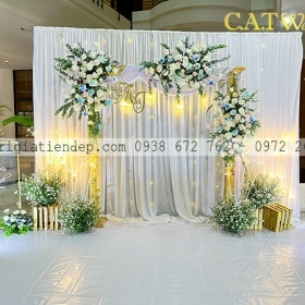 BACKDROP CƯỚI ĐƠN GIẢN BẰNG HOA TƯƠI TẠI QUẬN 1