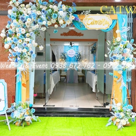 BÁN CỔNG HOA CƯỚI GỖ MÀU XANH DƯƠNG TẠI TPHCM
