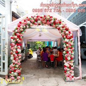 CỔNG HOA ĐÁM CƯỚI MÀU HỒNG ĐỎ KHUNG CỔNG VÒM