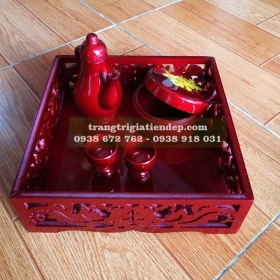 BÁN KHAY TRẦU RƯỢU MÀU ĐỎ ĐÔ