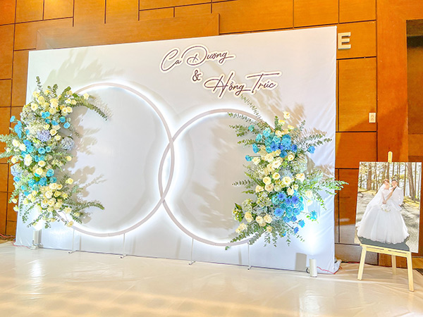 cho thuê backdrop đám cưới hoa tươi tại quận 7
