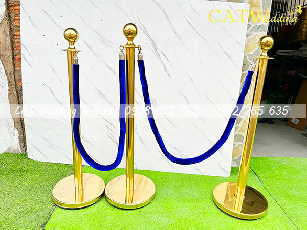 cho thuê trụ inox dây nhung màu xanh