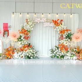 MẪU BACKDROP ĐÁM CƯỚI ĐẸP VỚI TONE CAM NỔI BẬT