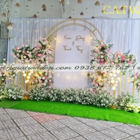 MẪU BACKDROP ĐÁM CƯỚI BẰNG HOA LỤA ĐẸP TẠI TPHCM