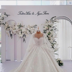 BACKDROP CHỤP HÌNH ĐÁM CƯỚI BẰNG HOA LỤA CAO CẤP